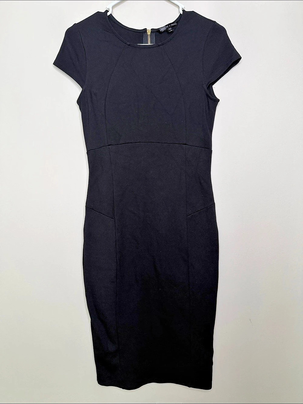 Felicity & Coco Cap Sleeve Back Zip Midi Dress | Black | Medium